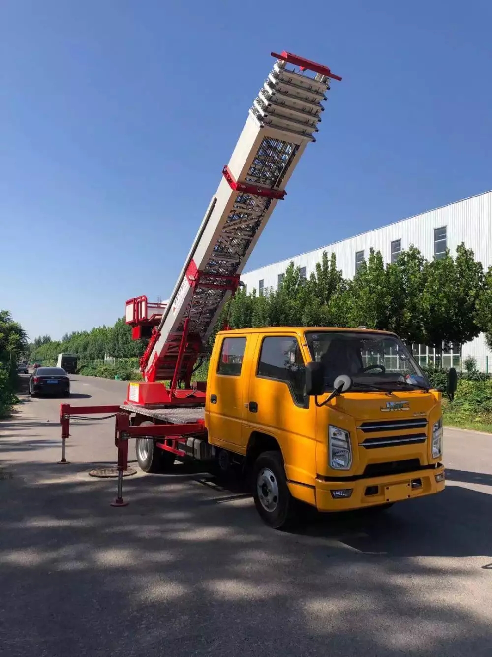 翰林镇附近的云梯车出租服务：轻松解决高空作业需求